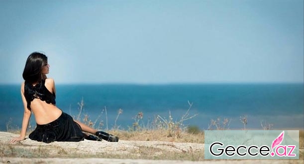 Azərbaycanın ən gözəl qızı çimərlikdə - FOTO