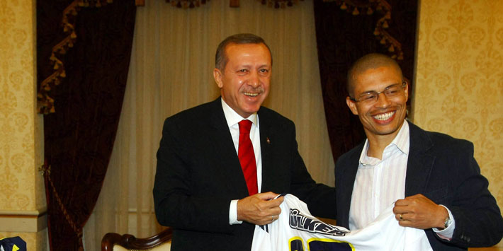 “Fənərbağça”nın braziliyalı futbolçusu Türkiyə vətəndaşı olmaq istəyir - FOTO