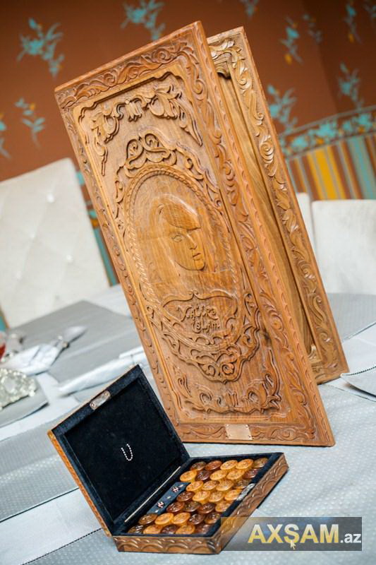 Azərbaycanlı müğənninin 15 min manatlıq gəlinliyi - FOTOSESSİYA