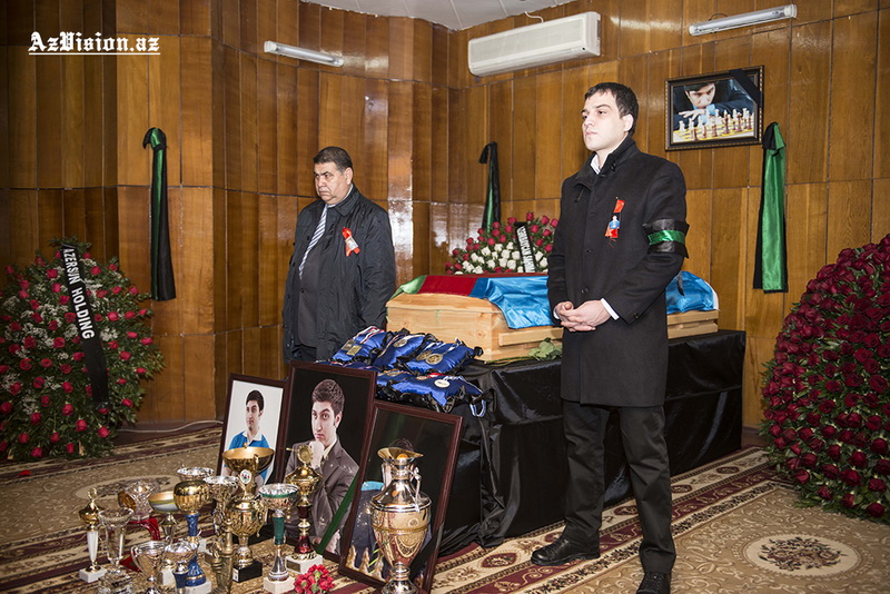 Vüqar Həşimov dəfn olundu - YENİLƏNİB - FOTO