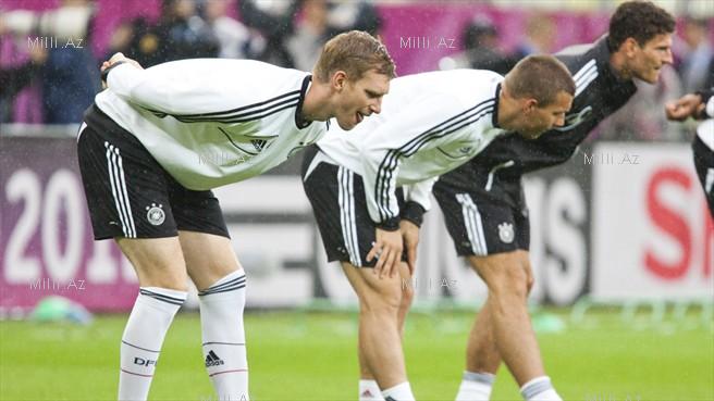 "Avro-2012": Almanlar çətin yunan müdafiəsini yara biləcəklərmi? - FOTOSESSİYA