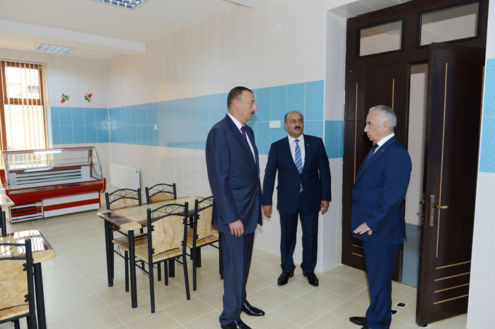 Prezident İlham Əliyev Badamdar qəsəbəsində yeni inşa olunan 329 nömrəli tam orta məktəbin və uşaq bağçasının açılış mərasimlərində iştirak edib - FOTO