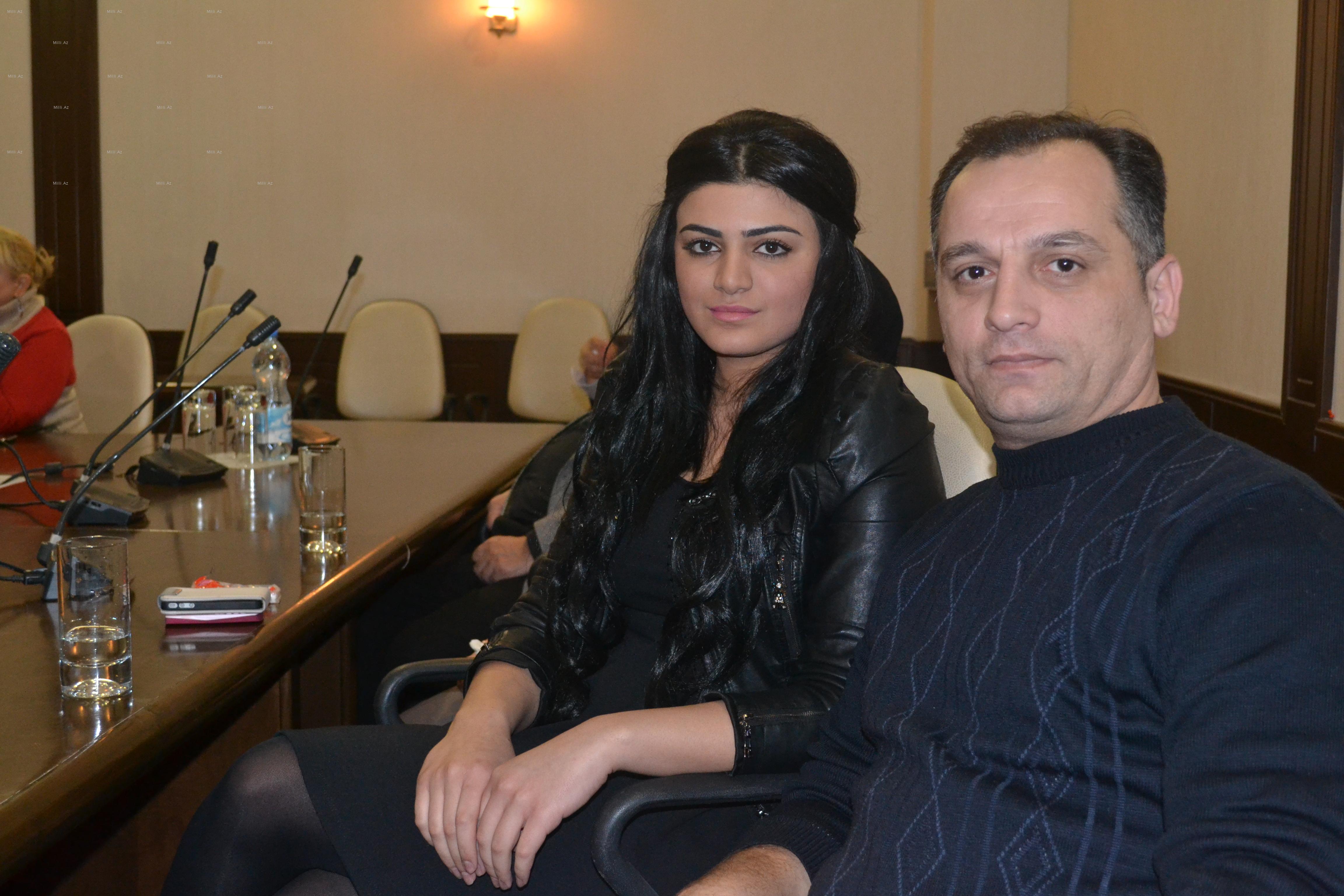 Vaxtsız vəfat edən azərbaycanlı müğənninin qızı kameralar qarşısında hönkürdü - YENİLƏNİB - VİDEO - FOTOSESSİYA