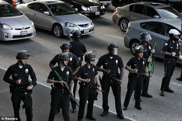 Amerika faciəsi: polis onu güllələdi, ölkəni lərzəyə gətirdi - FOTO