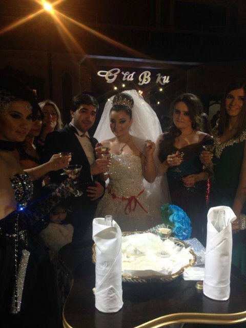 Təranə Qumral qızına toy elədi - YENİLƏNİB - VİDEO - FOTOSESSİYA