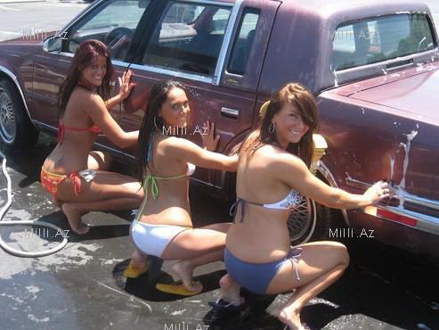 Soyunub maşın yuyan xanımlar - FOTO