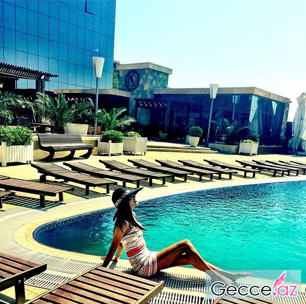 Azərbaycanın ən gözəl qızı çimərlikdə - FOTO