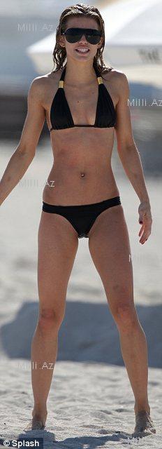 Bu xanım "bikini rekordu" vurur - FOTOSESSİYA