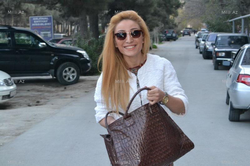 Azərbaycanlı müğənni küçəni podium sandı - FOTOSESSİYA