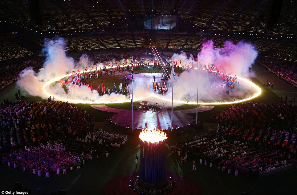 Paralimpiada-2012 başa çatdı: Londonda alov festivalı - FOTO