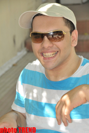 Samuray papağı, meyvəli bağ və ya müğənni Murad Sadıxın rəngarəng yay istirahəti - FOTOSESSİYA