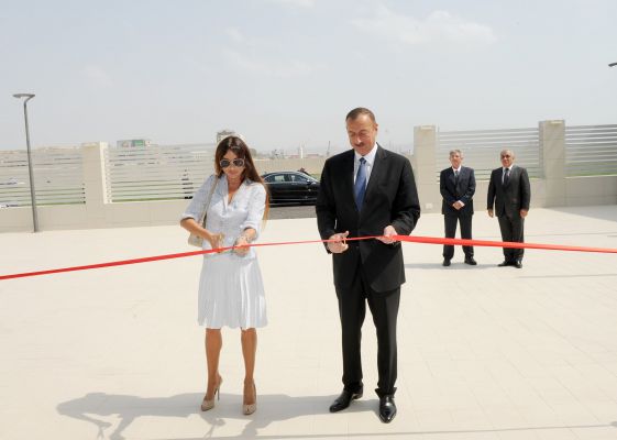 Prezident İlham Əliyev və xanımı Mehriban Əliyeva Bakı Fransız Liseyinin açılışında iştirak ediblər və Ağ Şəhər Bulvarında olublar - YENİLƏNİB - FOTO