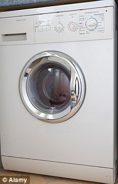 4 yaşlı uşaq paltar maşınında öldü - FOTO
