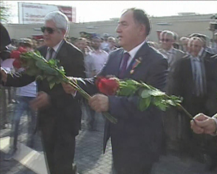 Salyanda türk əsgərinin şərəfinə abidə açılıb - FOTO