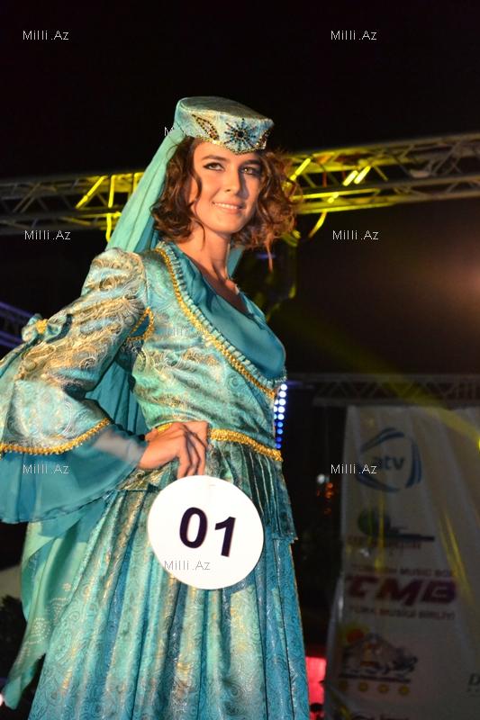Aygün Kazımova ağlayan qızın başına 18 min manatlıq tac qoydu - FOTOSESSİYA