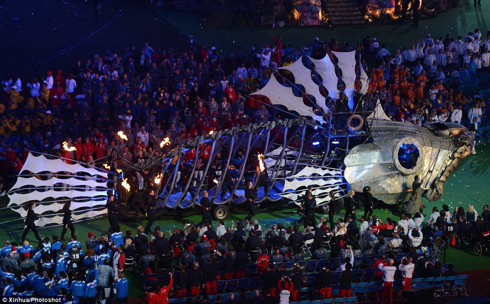 Paralimpiada-2012 başa çatdı: Londonda alov festivalı - FOTO