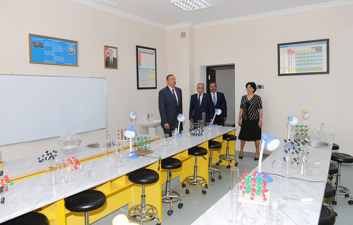 Prezident İlham Əliyev Badamdar qəsəbəsində yeni inşa olunan 329 nömrəli tam orta məktəbin və uşaq bağçasının açılış mərasimlərində iştirak edib - FOTO