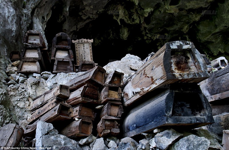Ən əcaib qəbristanlıq: ölülər mağarada, üzüaşağı - FOTO