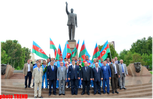 Azərbaycan paralimpiyaçıları ümummilli lider Heydər Əliyevin abidəsini ziyarət ediblər - YENİLƏNİB - FOTO