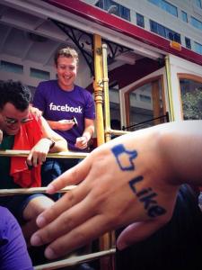 Facebook-dan Like! Mark Sukerberq "mavi"lərlə - FOTO