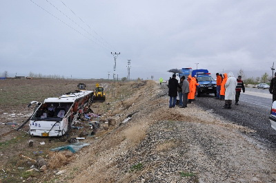 İranlılar Türkiyədə qəzaya düşdülər: 3 ölü, 36 yaralı - FOTO