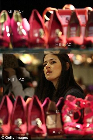Nəhəng növbələr və basabas: "Gəl, ay müştəri" - FOTO
