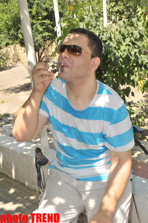 Samuray papağı, meyvəli bağ və ya müğənni Murad Sadıxın rəngarəng yay istirahəti - FOTOSESSİYA