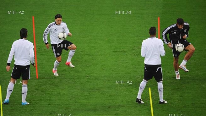 "Avro-2012": Almanlar çətin yunan müdafiəsini yara biləcəklərmi? - FOTOSESSİYA