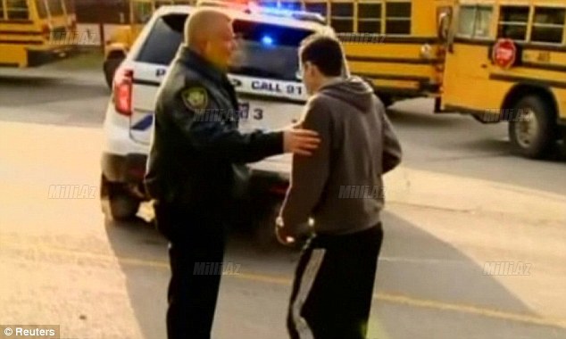 Amerika faciəsi: məktəbdə 20 şagird bıçaqlandı - FOTO