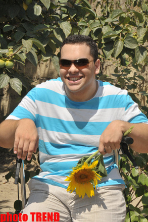 Samuray papağı, meyvəli bağ və ya müğənni Murad Sadıxın rəngarəng yay istirahəti - FOTOSESSİYA