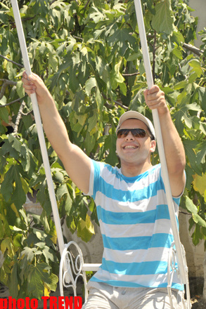 Samuray papağı, meyvəli bağ və ya müğənni Murad Sadıxın rəngarəng yay istirahəti - FOTOSESSİYA