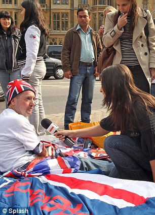 Britaniya şahzadənin toyuna hazırlaşır - FOTO