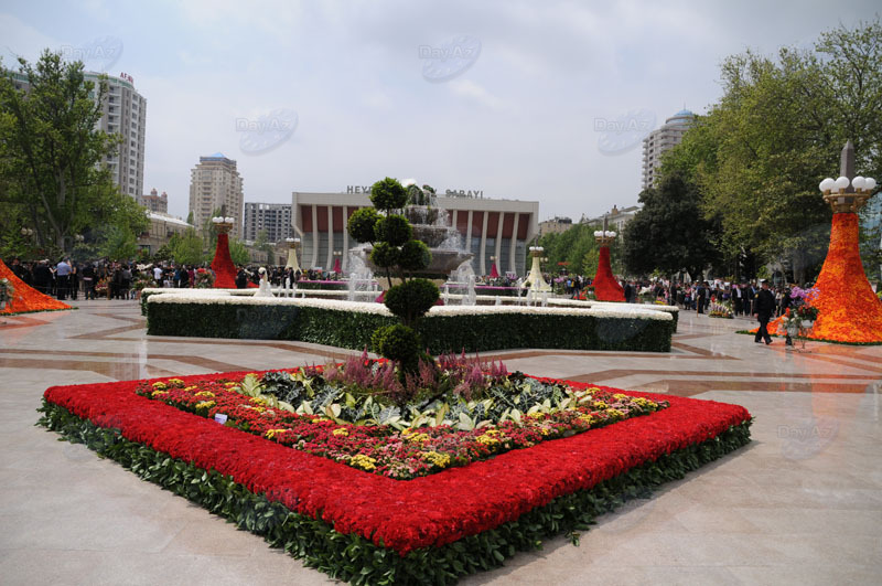 Bakıda Gül bayramı qeyd olunur – FOTOSESSİYA