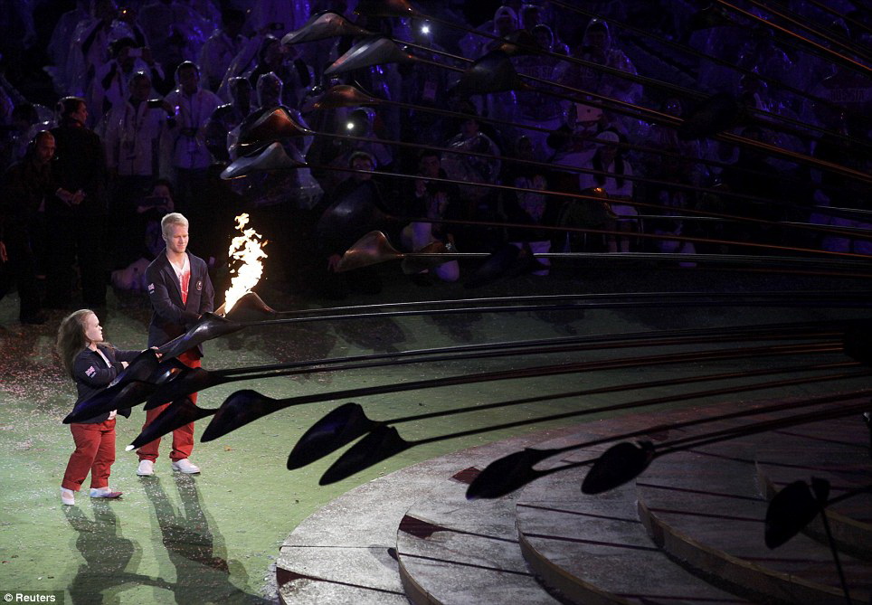 Paralimpiada-2012 başa çatdı: Londonda alov festivalı - FOTO