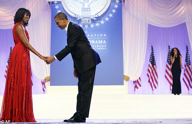 Barak Obama arvadını təriflədi: "Onun sayəsində əsl kişi oluram" - VİDEO - FOTO