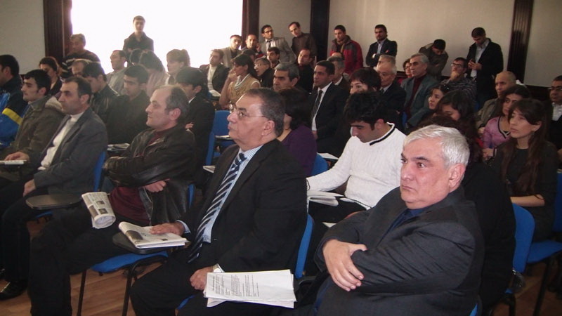 İlin romanı və onilliyin əsəri seçildi - FOTO