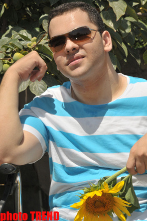 Samuray papağı, meyvəli bağ və ya müğənni Murad Sadıxın rəngarəng yay istirahəti - FOTOSESSİYA