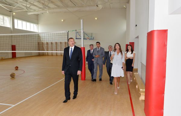 Prezident İlham Əliyev və xanımı Mehriban Əliyeva Bakı Fransız Liseyinin açılışında iştirak ediblər və Ağ Şəhər Bulvarında olublar - YENİLƏNİB - FOTO