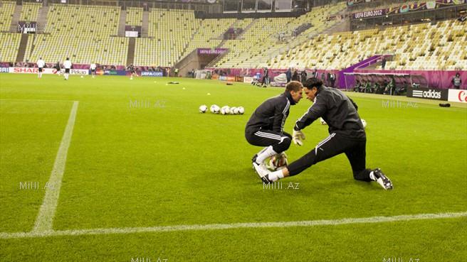 "Avro-2012": Almanlar çətin yunan müdafiəsini yara biləcəklərmi? - FOTOSESSİYA