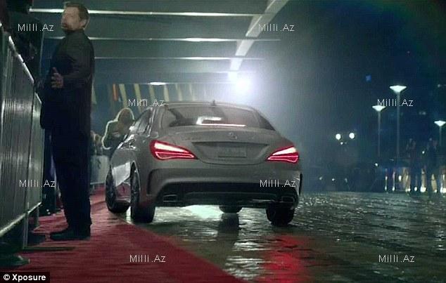 Mercedes 20 yaşlı gözəllə birlikdə - VİDEO - FOTOSESSİYA
