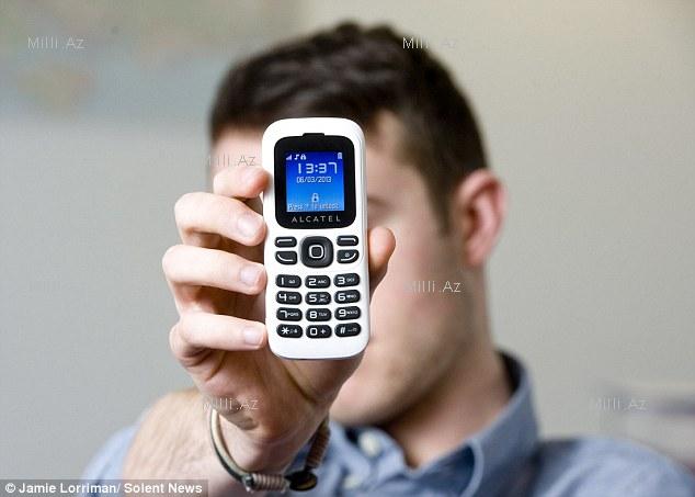 Bu da oldu: cəmi 1,5 dollara telefon satılır - FOTO
