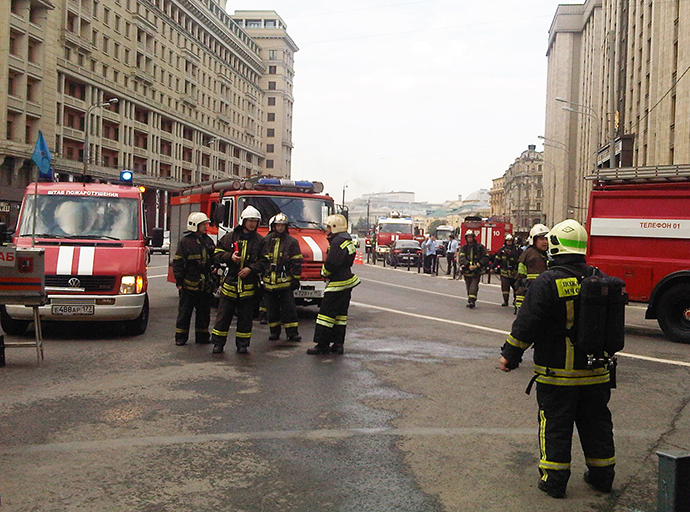 EMERCOM firefighters on Mokhovaya Street in downtown Moscow. The Okhotny Ryad subway station is closed due to a fire.