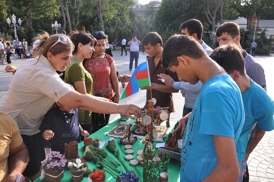 Bakıda "Xəyallarımızın rəsmlərdəki tərənnümü" sərgisi keçirildi - FOTO