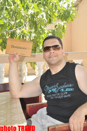 Samuray papağı, meyvəli bağ və ya müğənni Murad Sadıxın rəngarəng yay istirahəti - FOTOSESSİYA