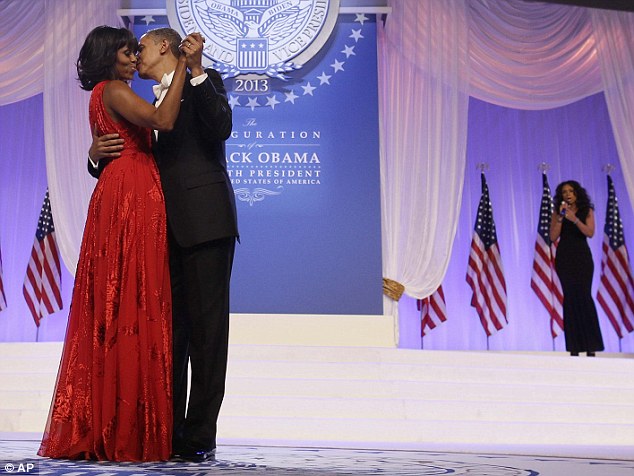 Barak Obama arvadını təriflədi: "Onun sayəsində əsl kişi oluram" - VİDEO - FOTO