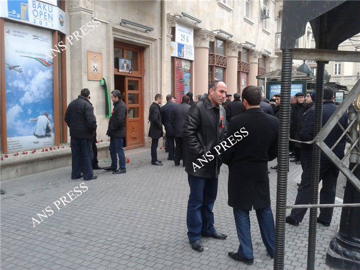 Vüqar Həşimov dəfn olundu - YENİLƏNİB - FOTO