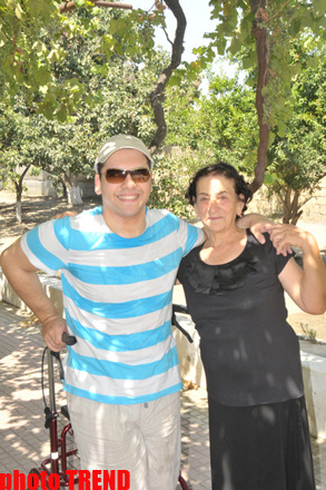 Samuray papağı, meyvəli bağ və ya müğənni Murad Sadıxın rəngarəng yay istirahəti - FOTOSESSİYA