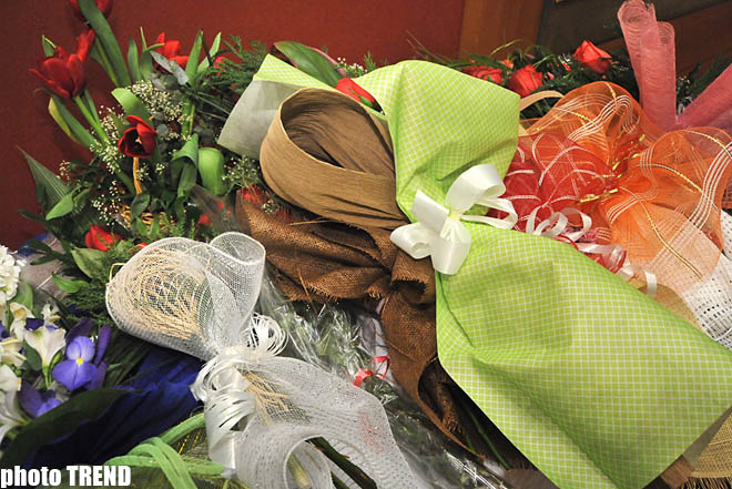 Xanımlar, bayramınız mübarək! - FOTO