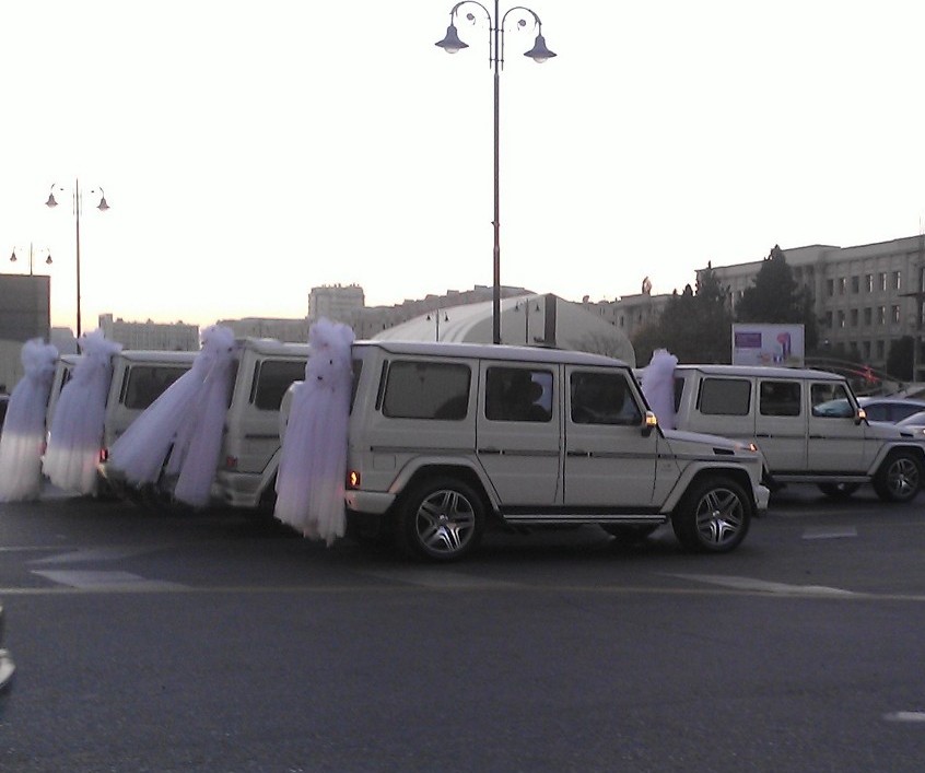 Bakıda 25 "Gelandewagen"li toy kimə çalınıb? - YENİLƏNİB - VİDEO - FOTO