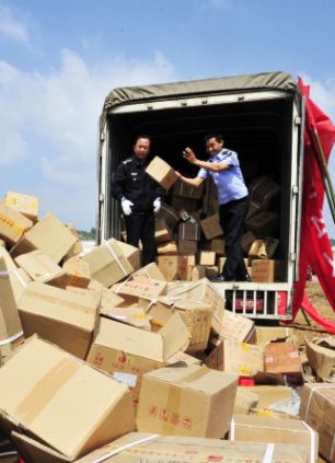 25 milyon dollarlıq saxta mal məhv edildi - FOTO